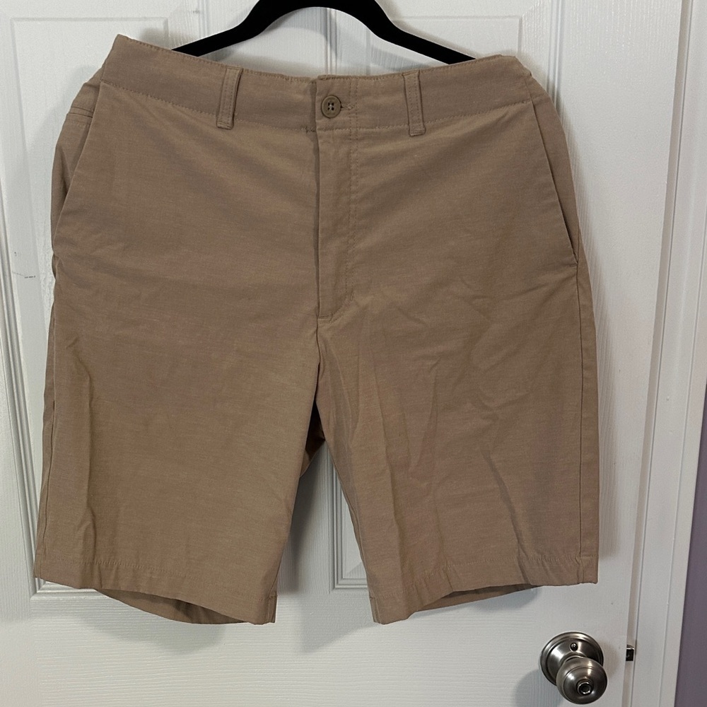 U. Izod Golf Men's Tan Shorts